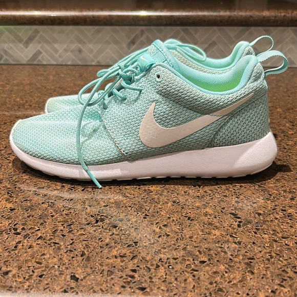 Nike Shoes - 2/$40 Nike Roshe Run Sneakers women size 7
